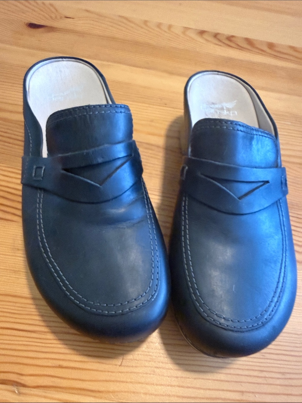Dansko Bel Black Oiled Pull Up Clog Black - Picture 2 of 8